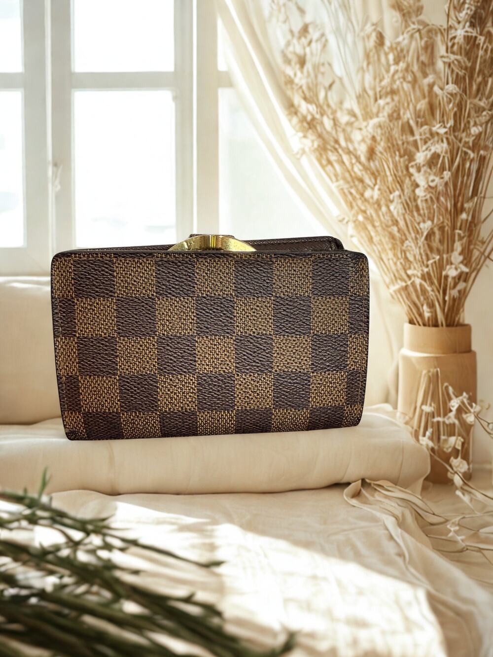 Louis Vuitton Wallet Damier Ebene Kiss Lock